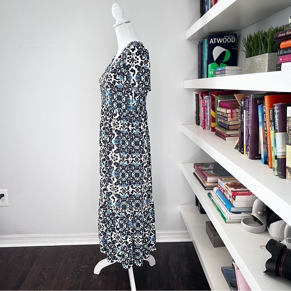 Boden blue & white v-neckk tiered maxi size 8p - Picture 9 of 15